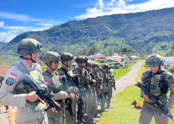 *Humanis dan Presisi, Satgas Ops Damai Cartenz 2026 Hadirkan Rasa Aman dalam Patroli dan Pengamanan Ibadah di Sinak*