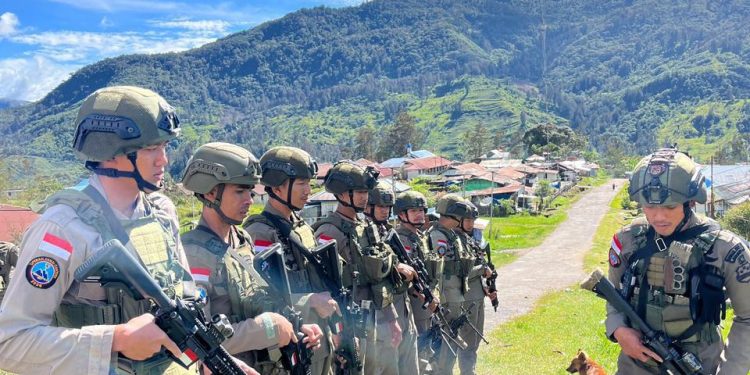 *Humanis dan Presisi, Satgas Ops Damai Cartenz 2026 Hadirkan Rasa Aman dalam Patroli dan Pengamanan Ibadah di Sinak*