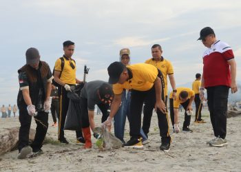 Polda Bengkulu Gaungkan GEMPAR GEMPITA ASRI, Bersih Pantai dan Kota Serentak di 38 Titik