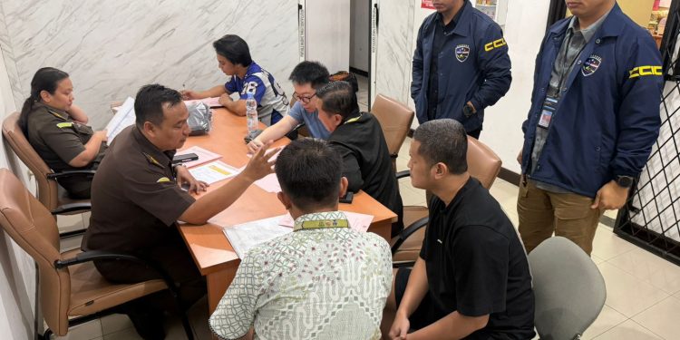 *Tahap II Kasus Judi Online Dilaksanakan, Bareskrim Polri Serahkan 5 Tersangka dan Barang Bukti Rp55 Miliar ke Jaksa*