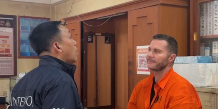 Buron Interpol Asal Inggris Steven Lyons Ditangkap di Bali