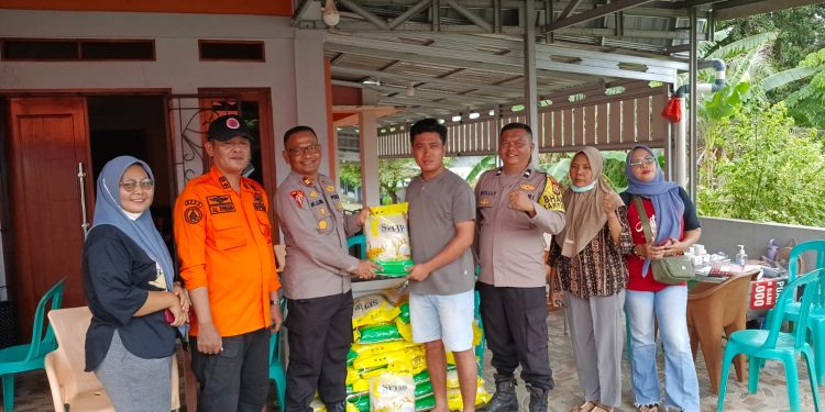Bentuk Perhatian, Kapolda Bengkulu Salurkan Bantuan Korban Bencana Banjir Melalui Polres Bengkulu Tengah