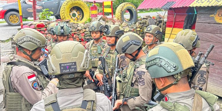 *Patroli Humanis di Puncak Jaya: Satgas Damai Cartenz Bangun Kepercayaan Warga dari Kampung ke Kampung*